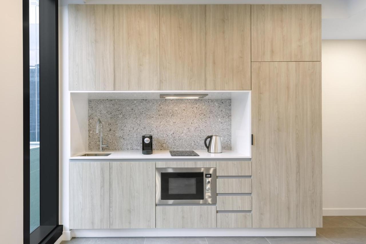 Meriton Suites Melburne Exterior foto A kitchen in a serviced apartment