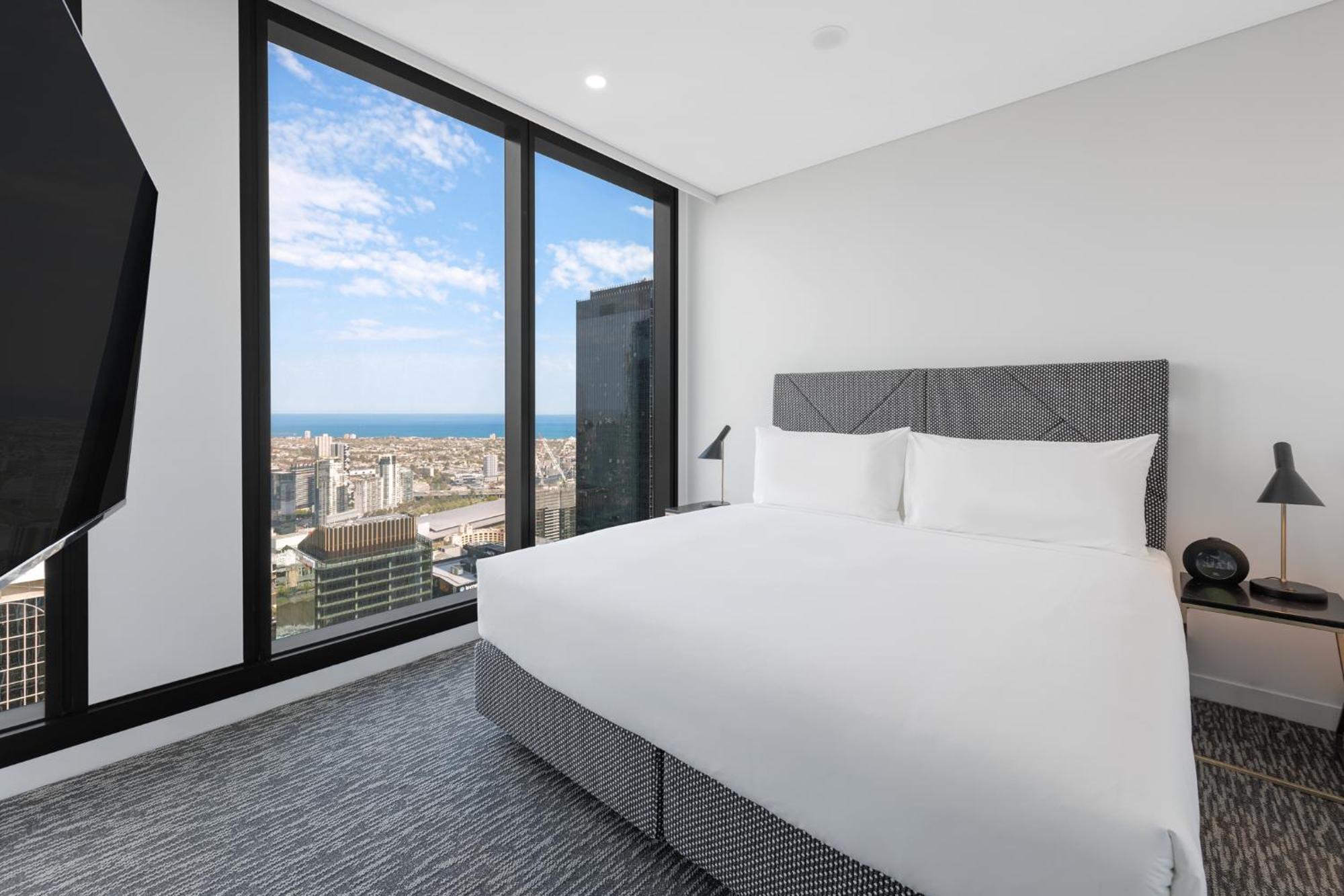 Meriton Suites Melburne Exterior foto A bedroom in a typical apartment