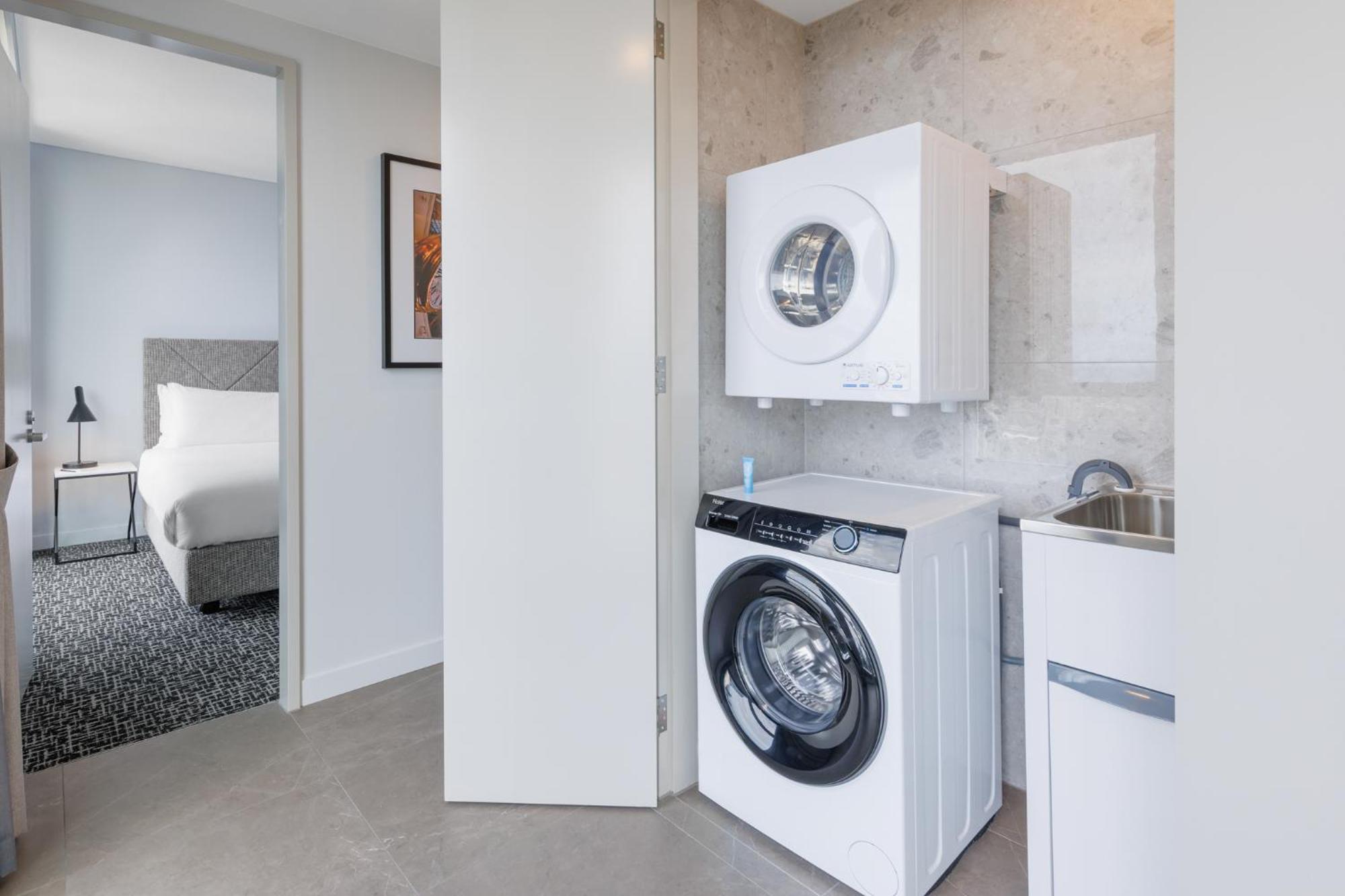 Meriton Suites Melburne Exterior foto A washing machine